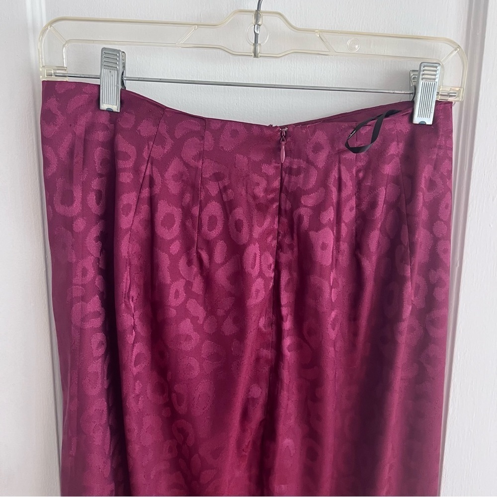 Lulu’s Small Burgundy Leopard Print Tulip Hem Trendy Satin Midi Skirt​​​​​ - Picture 7 of 8